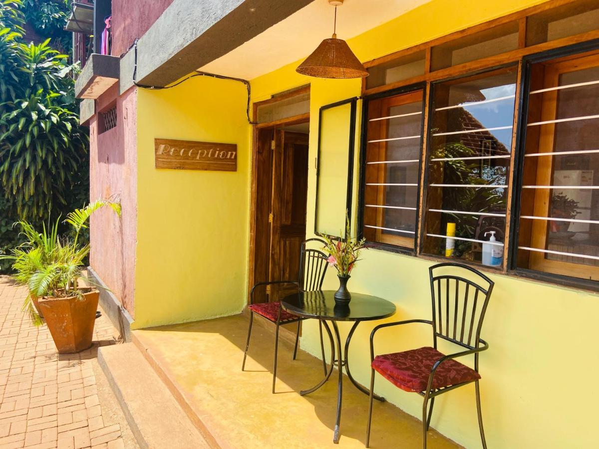 Home Onthe Nile Dorm Jinja Bagian luar foto