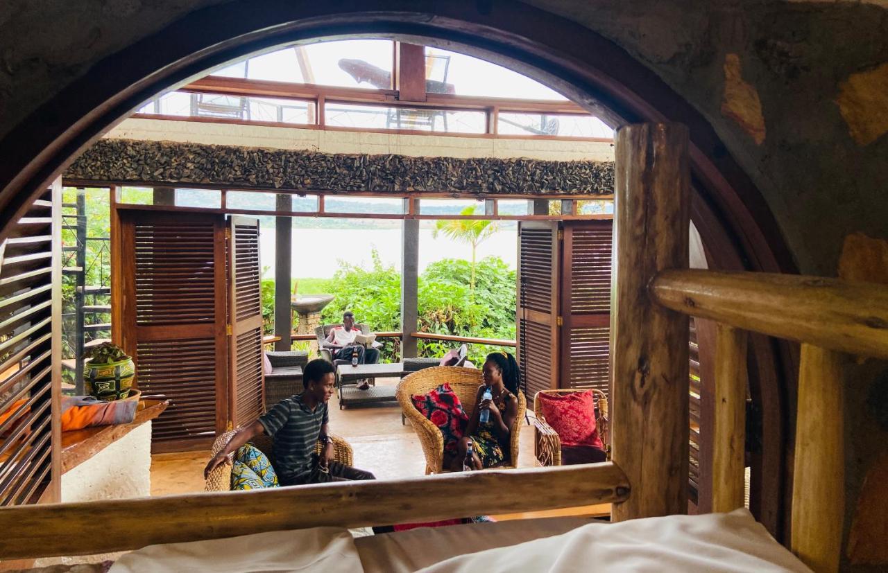 Home Onthe Nile Dorm Jinja Bagian luar foto